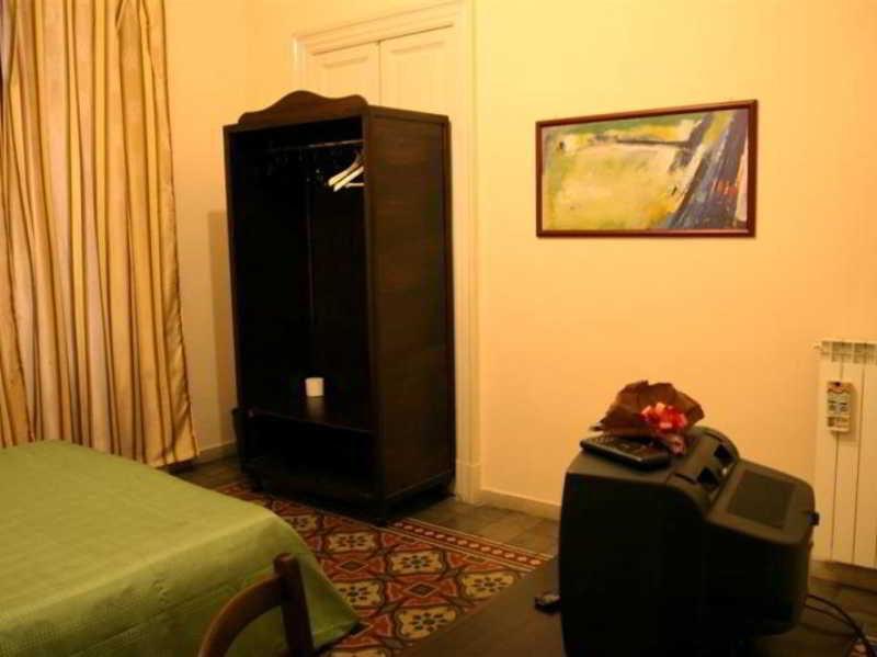 Aloi Rooms Aeroporto di Catania Fontana Rossa Esterno foto