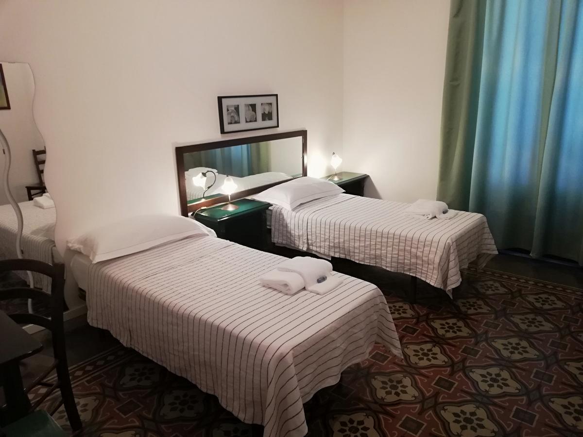 Aloi Rooms Aeroporto di Catania Fontana Rossa Esterno foto
