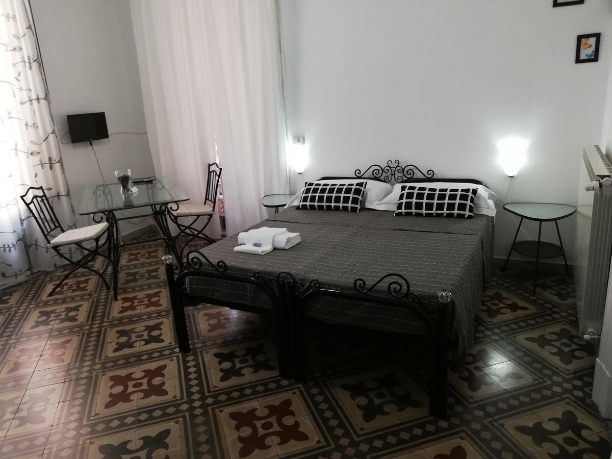 Aloi Rooms Aeroporto di Catania Fontana Rossa Esterno foto